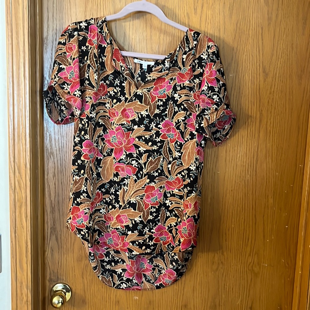 Pull over floral dressy shirt